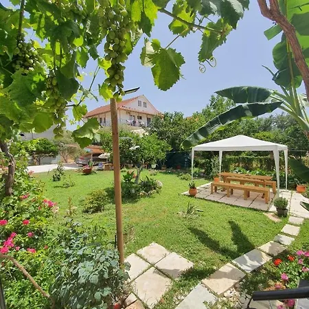 Liovore Apartment *